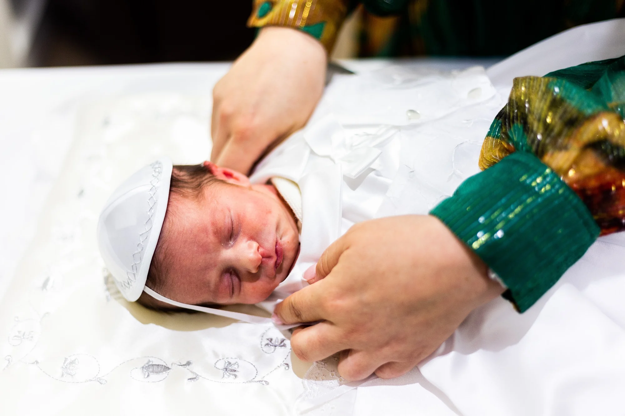 La kippa nouée par une main aimante